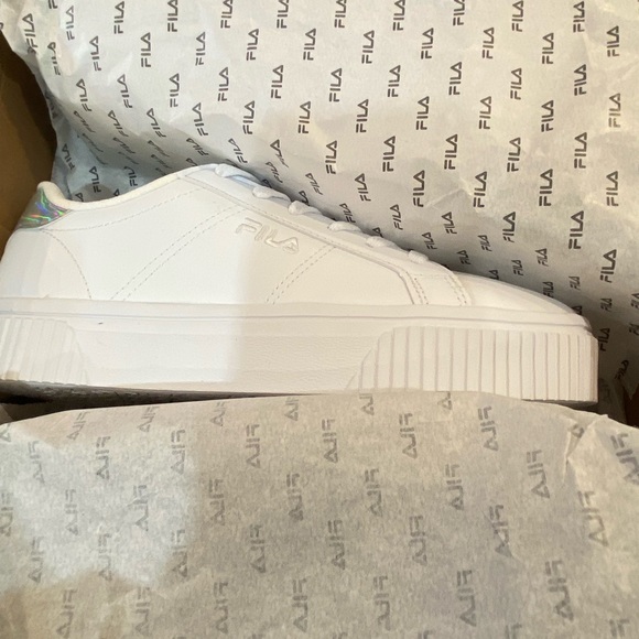 Fila Womens 7 - Brand New in Box - Picture 2 of 3